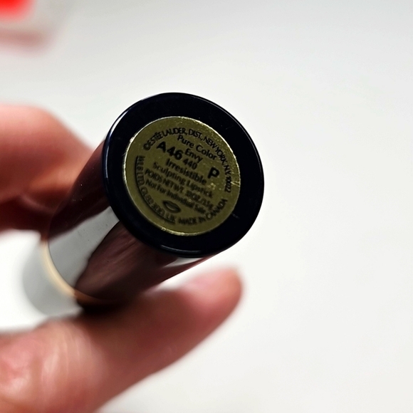 Classic Red Lipstick, Irresistible, by Estee Lauder, Pur Color Envy Line - Picture 3 of 3